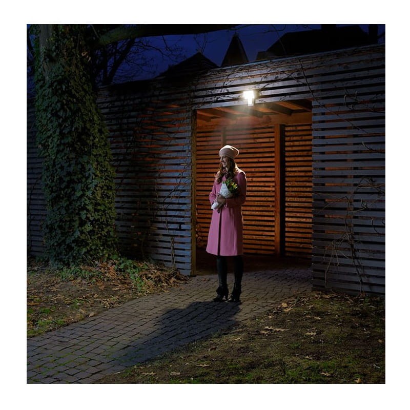 naświetlacz 10W 4000K z czujnikiem ruchu na zewnątrz