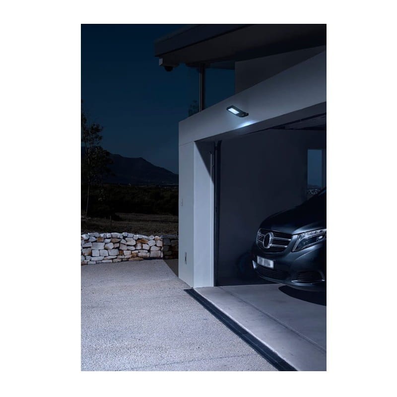 naświetlacz 20W 4000K na zewnątrz