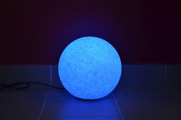 Kula ogrodowa ozdobna na żarówkę E27  niebieska RGB